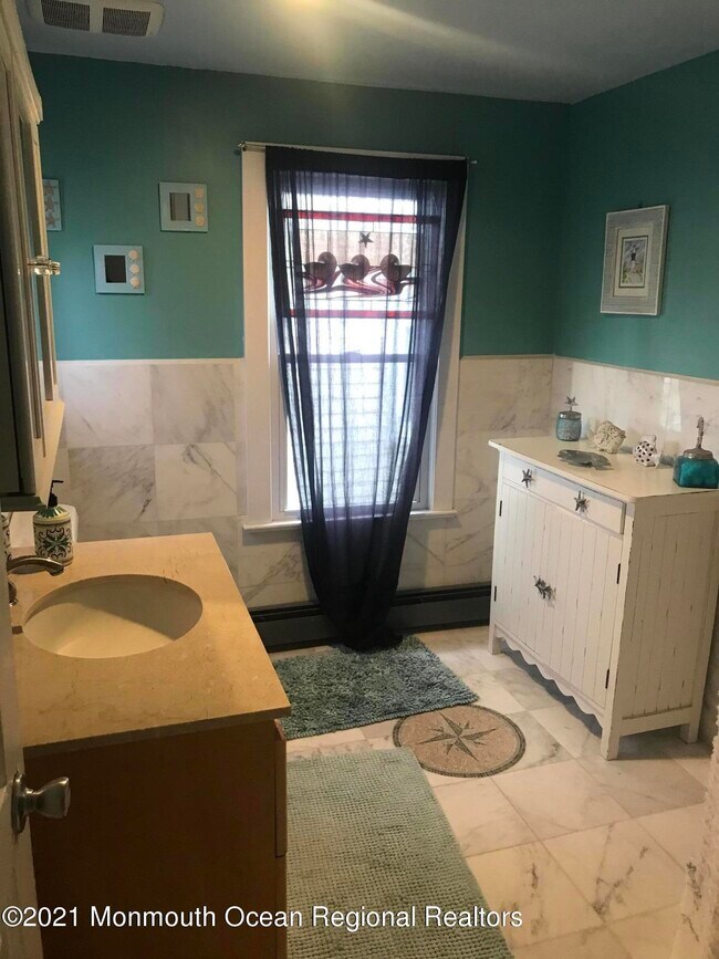 Building Photo - 24 Embury Ave