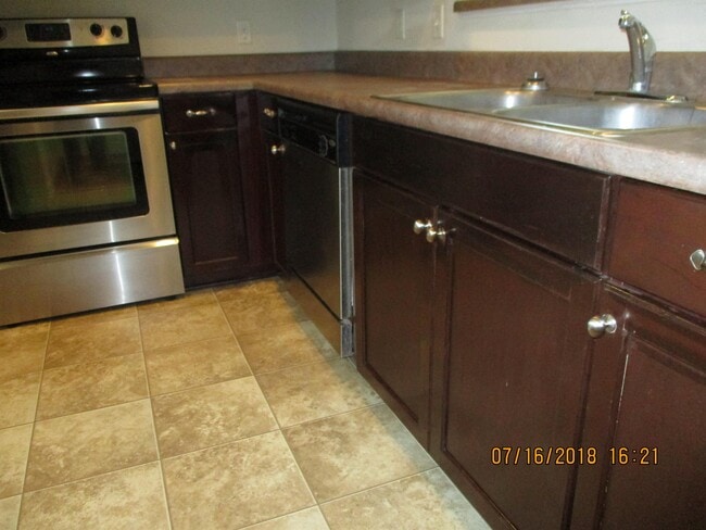 Building Photo - 159 Chapel Lake S