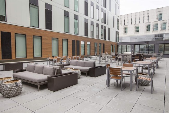 Building Photo - 300 S Clinton St