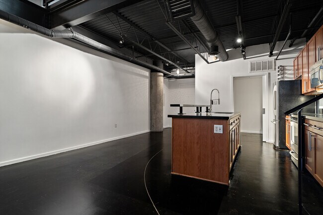 Building Photo - 3110 Thomas Ave