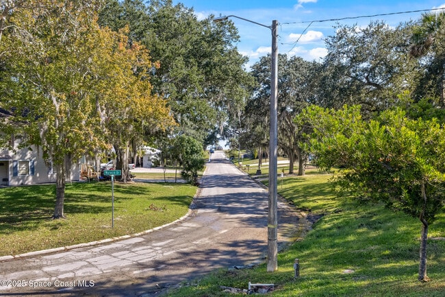 Building Photo - 3701 Warwick Dr