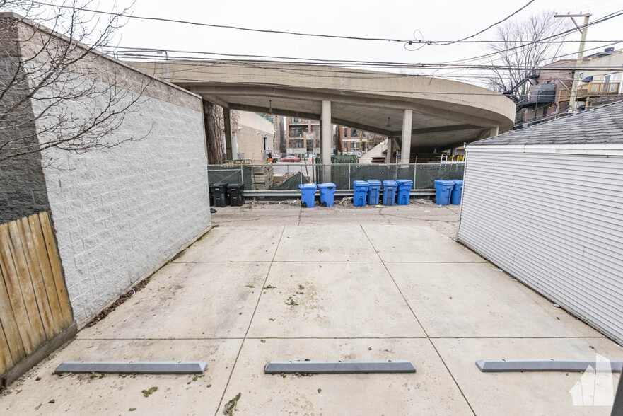 Building Photo - 1133 W Addison St