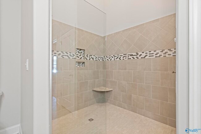 Building Photo - 1032 Cresent Falls
