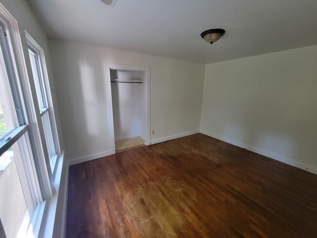 Building Photo - 317 Poplar St