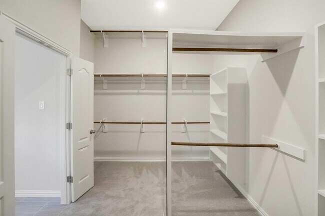 Building Photo - 335 Spinnaker Loop