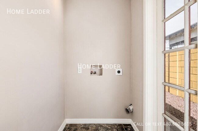 Building Photo - 1338 W Culver St