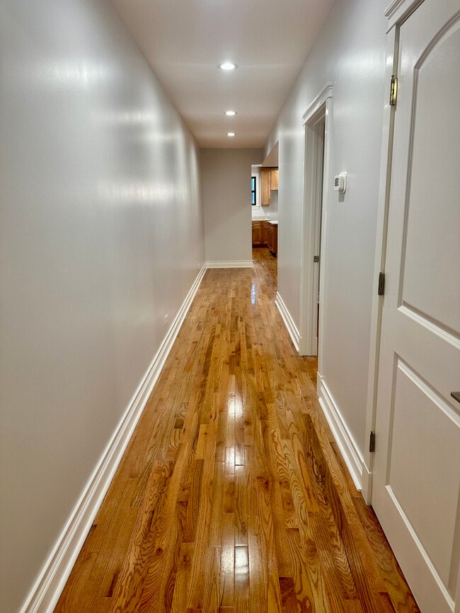 Building Photo - 2308 W Farwell Ave