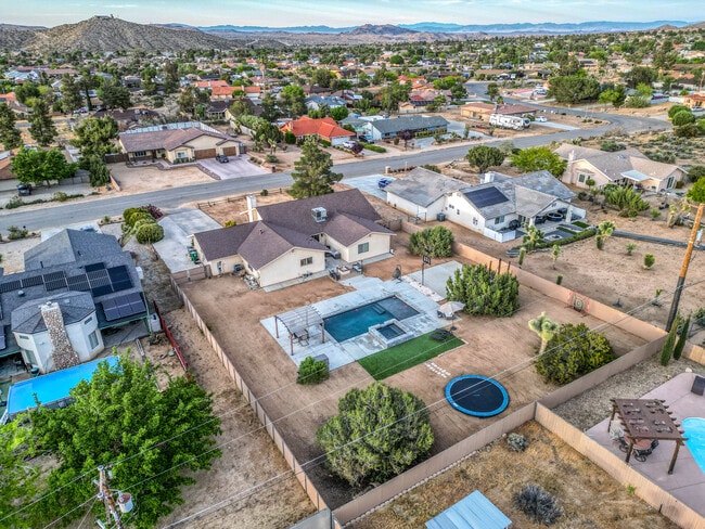 Building Photo - 57731 San Tropeze Dr