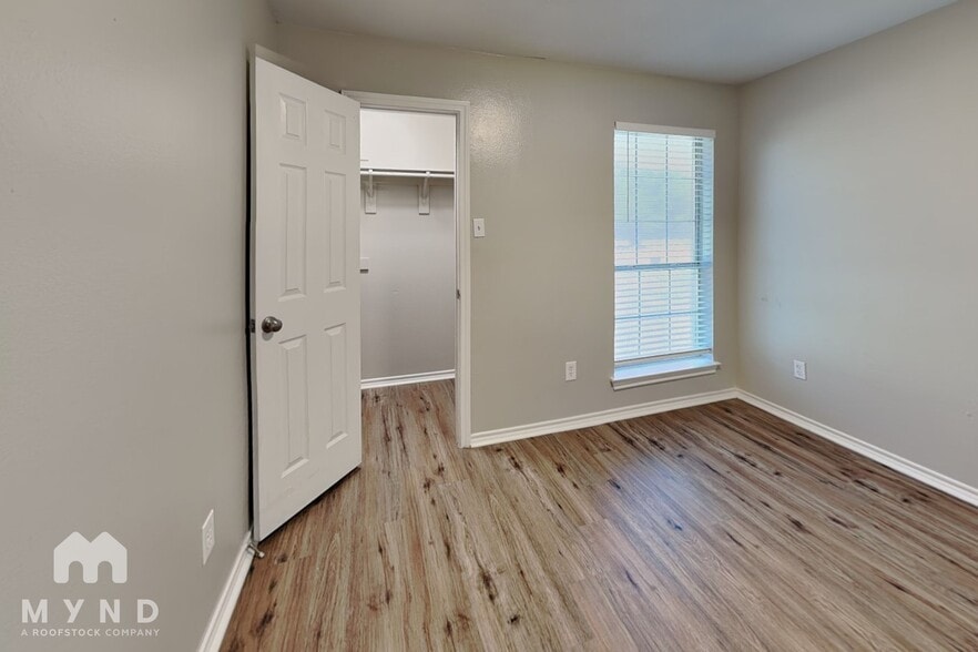 Building Photo - 2526 Sunset Dr