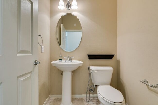 Building Photo - Bright & Spacious 5-Bedroom Home with 3-Car Garage in 89141