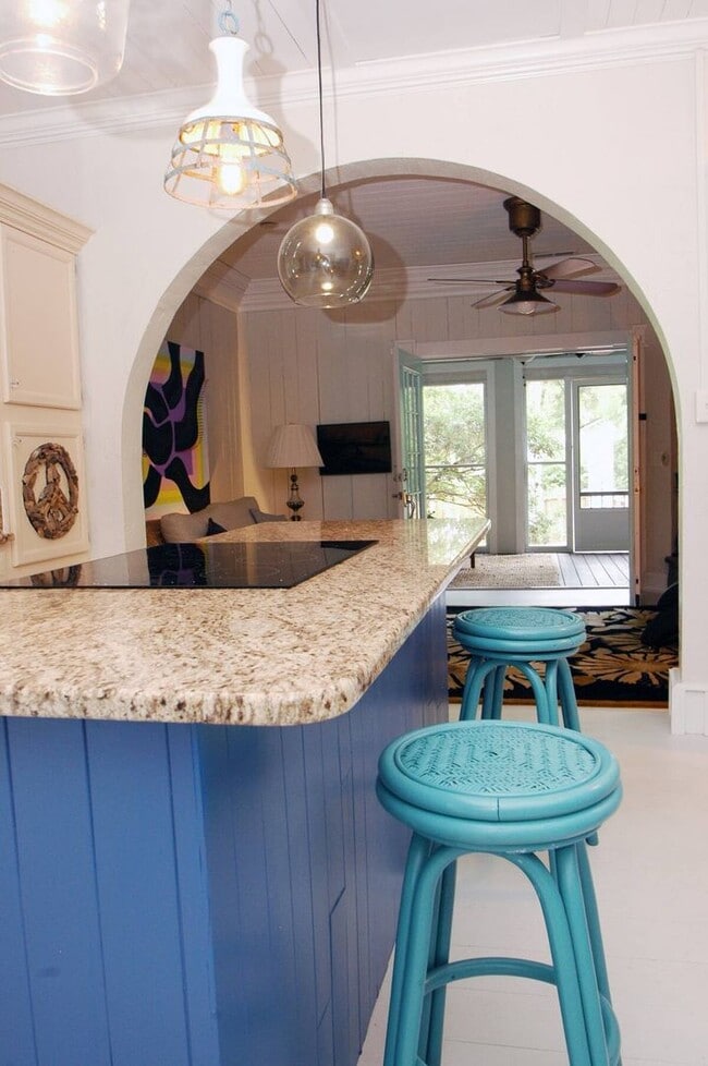 Building Photo - Looking for a lovely home that is fully furnished!