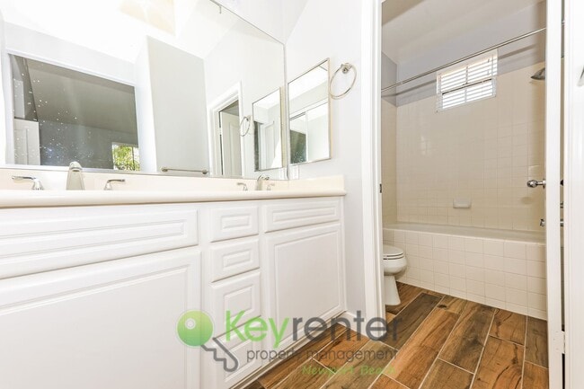 Building Photo - Stunning Westpark Condo in the Heart of Ir...