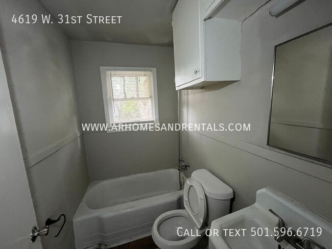 Building Photo - 4619 W 31st St
