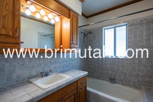 Building Photo - 1475 E Michigan Ave