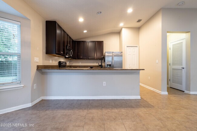 Building Photo - 12106 Alexandra Dr