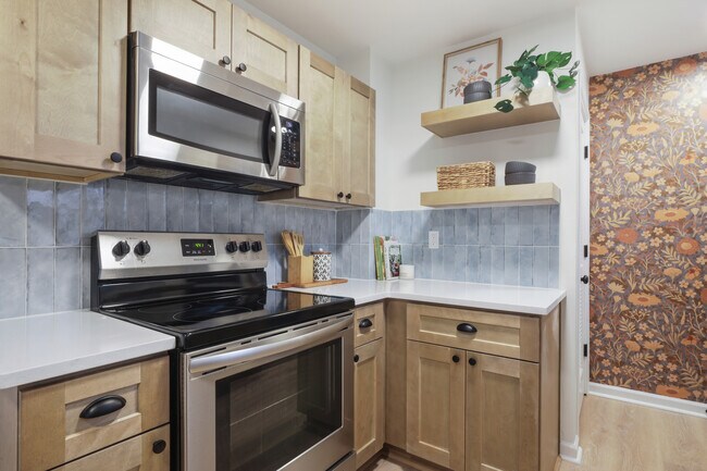 Building Photo - 1003 E Hopkins Dr