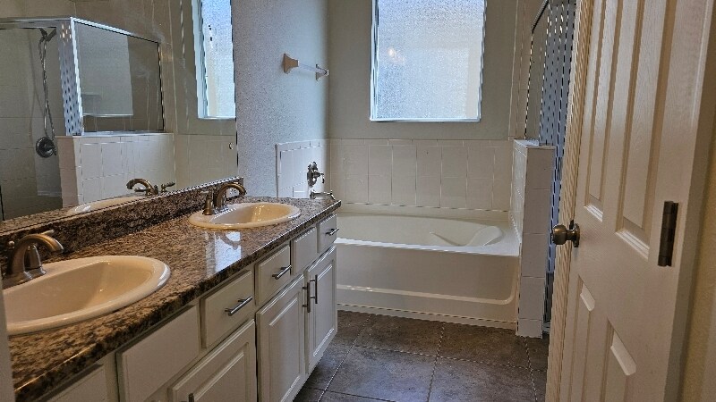 Building Photo - 2528 Ladoga Dr