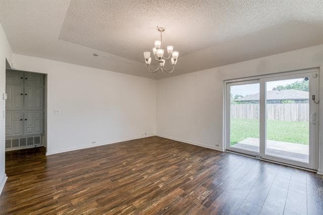 Building Photo - 1700 Willow Vale Dr