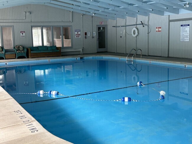 Building Photo - Beautiful home in Emerald Isle.