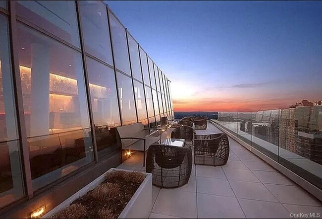 Building Photo - 322 W 57th St