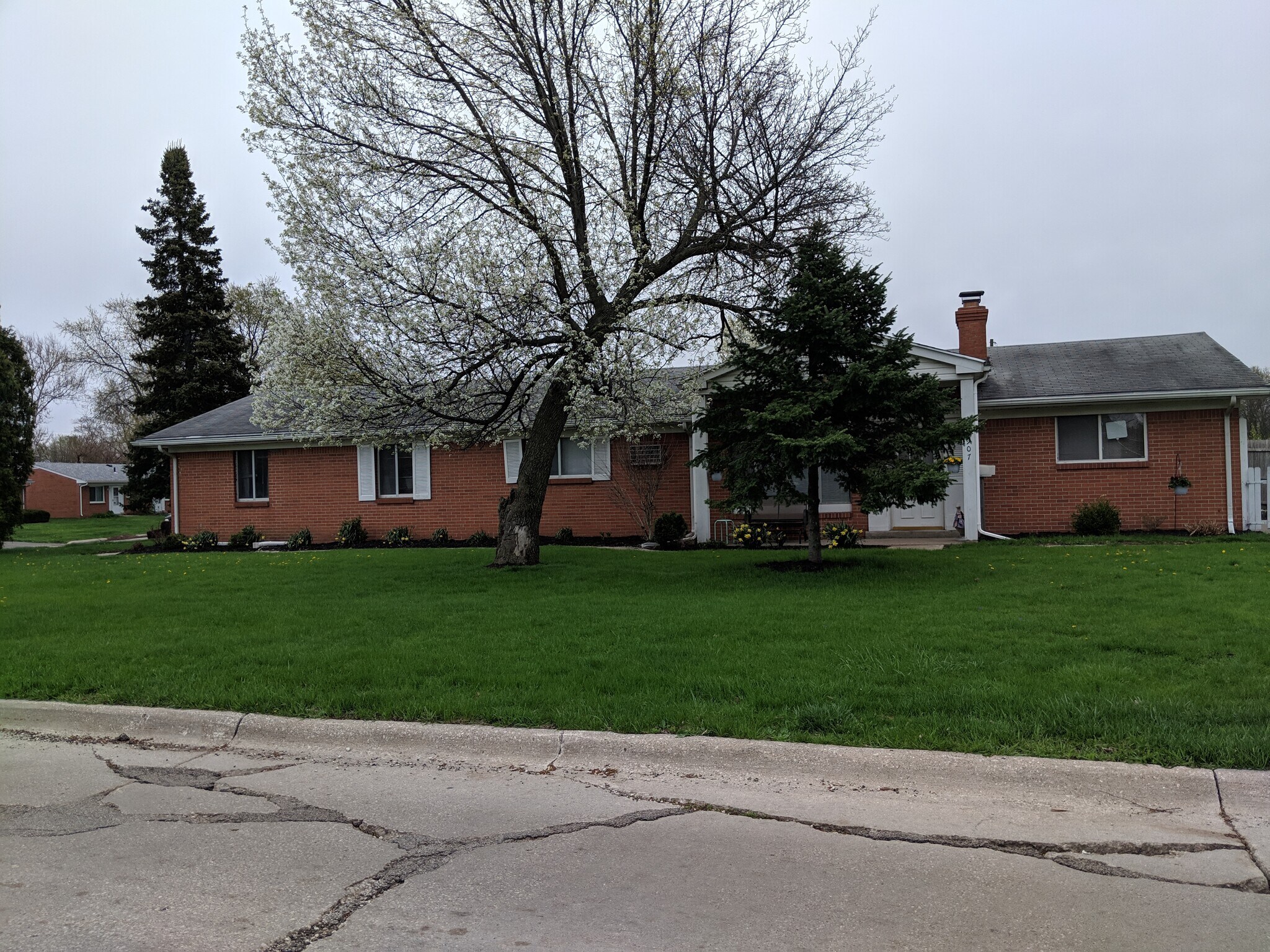 View of building from Devonshire Ct - 3202 Dorian Ct