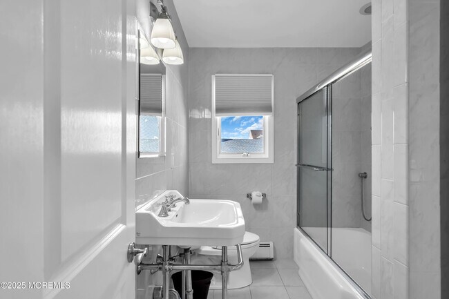 Building Photo - 913 N Ocean Ave