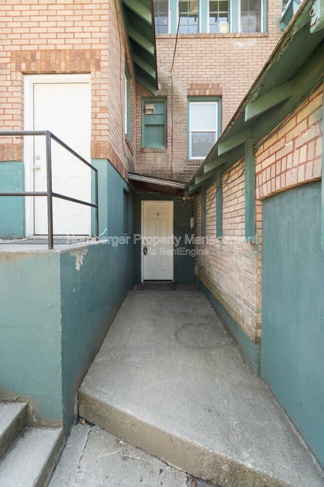 Building Photo - 1108 W 12th Ave