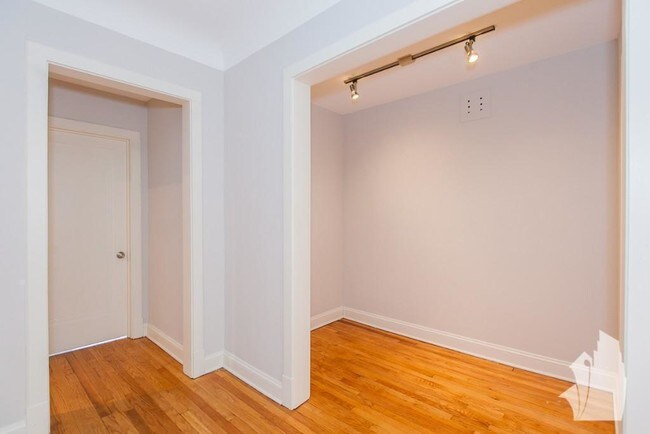 Building Photo - 2321 North Rockwell-C3