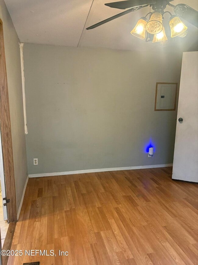 Building Photo - 119 Davis St