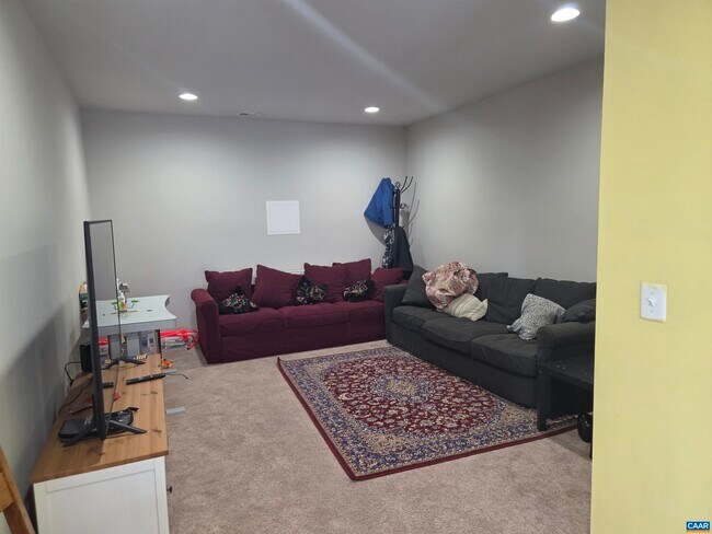 Building Photo - 2441 Winthrop Dr
