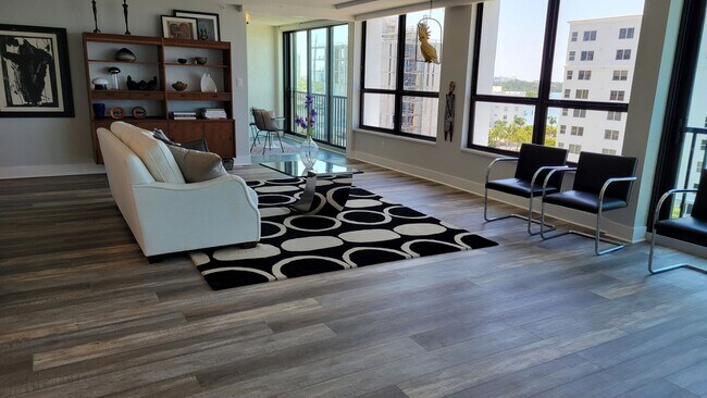 Building Photo - Annual or seasonal turnkey furnished renov...