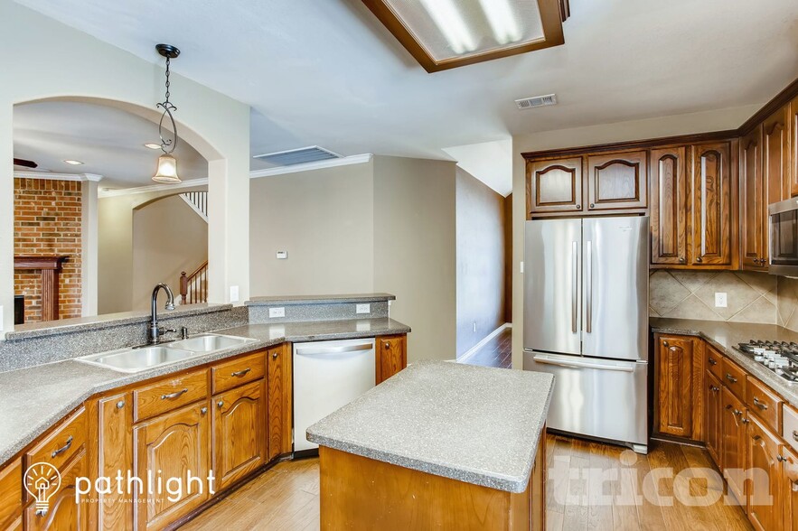 Building Photo - 1435 Red Wolf Dr