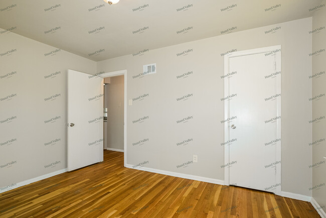 Building Photo - 2564 Shirley Ave
