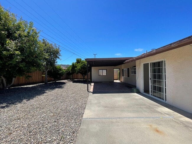 Building Photo - Single Story Southside Home Close to Vande...