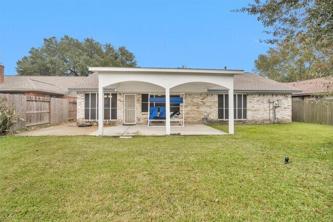 Building Photo - 16327 Green Shade Dr