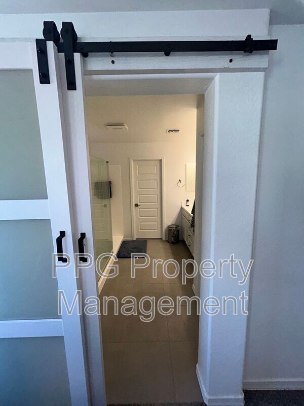 Building Photo - 14118 W Hackamore Dr