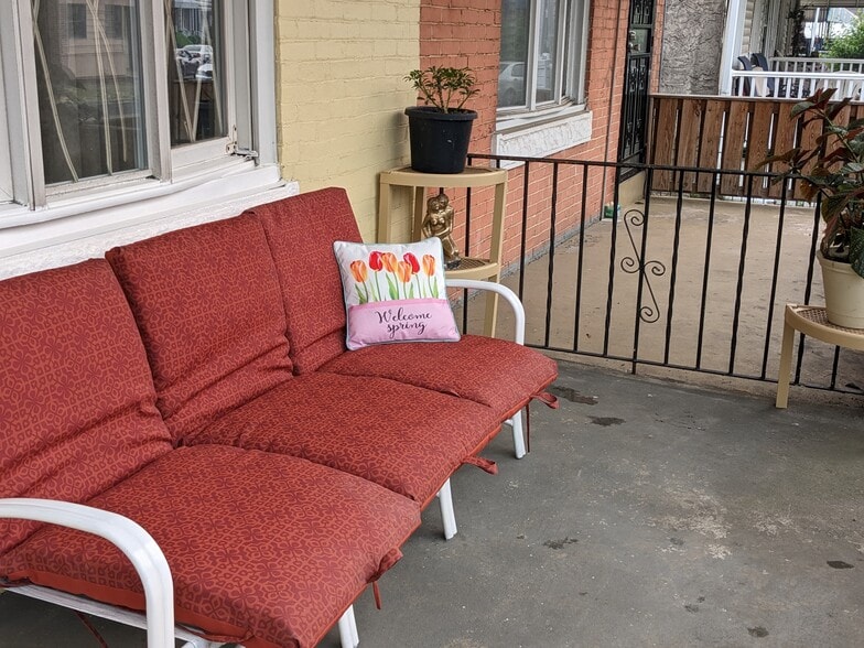 Building Photo - 905 W 9th St