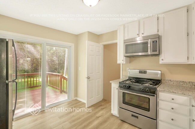 Building Photo - 300 Birch Creek Cir