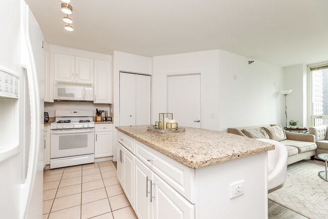 Building Photo - 33 W Ontario St