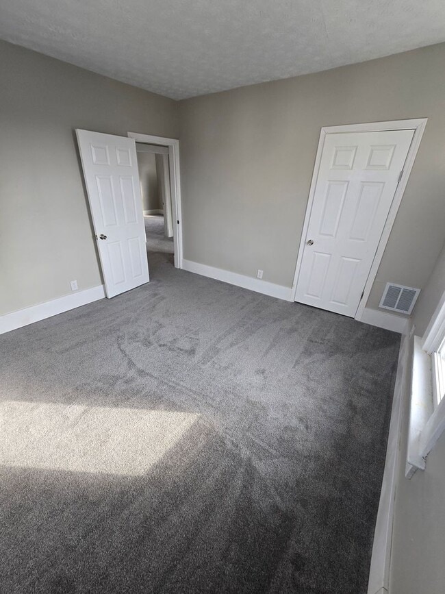 Building Photo - 4 BEDROOM SINGLE FAMILY HOME