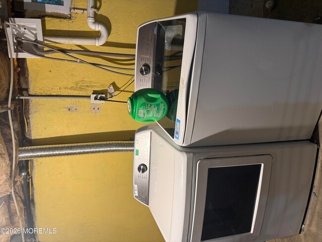 Building Photo - 591 Vernon St