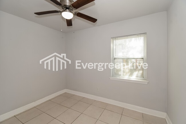 Building Photo - 2835 Belair Rd W