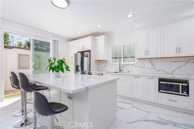 Building Photo - 8421 Bleriot Ave