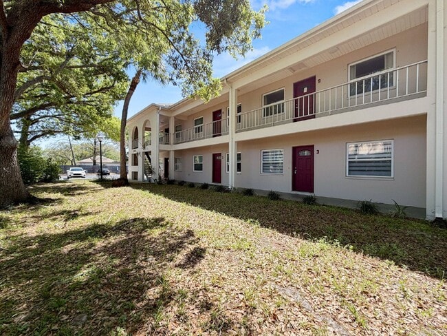 Building Photo - 8302 Bardmoor Blvd