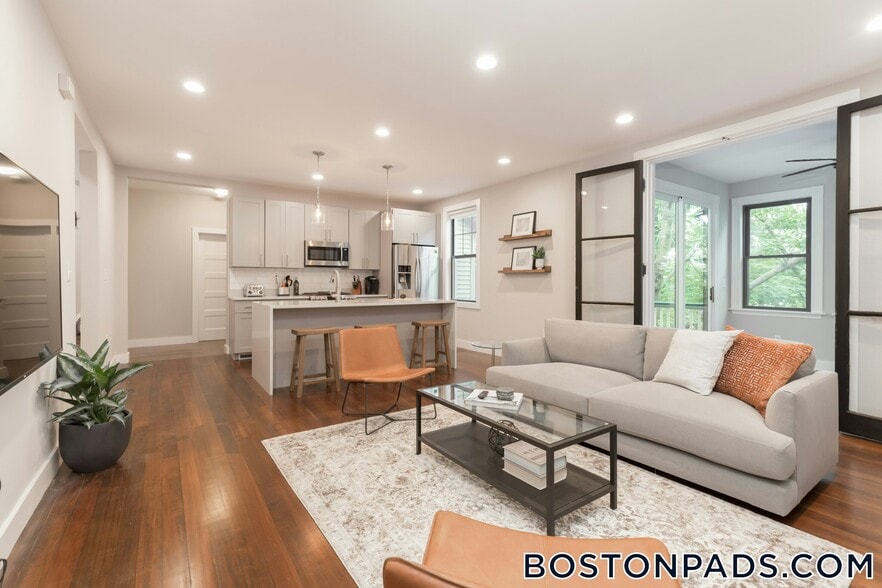 Building Photo - 65 Beech Glen St