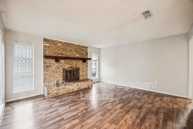 Building Photo - 8238 El Retiro Rd