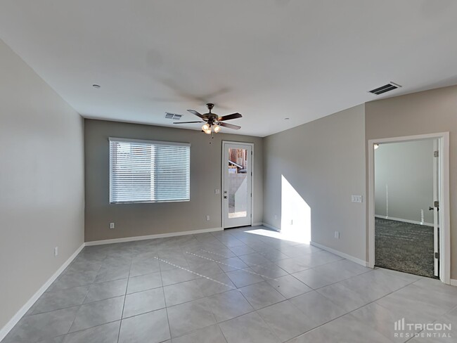 Building Photo - 4539 E Grandview St