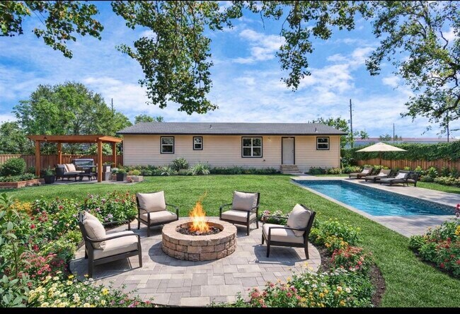 Building Photo - 1030 San Felipe Rd