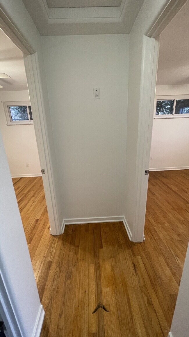 Building Photo - Charming 3 bed, 2 bath with finished basement!