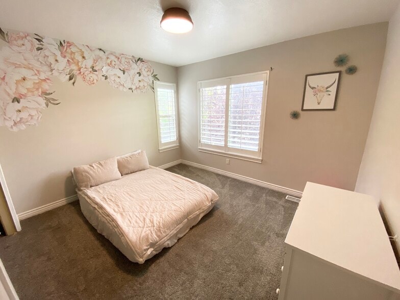 Building Photo - 7178 S 420 E